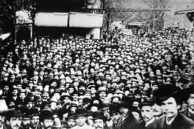 Arbeiterversammlung am 1. Mai 1890 in Dresden-Loschwitz.