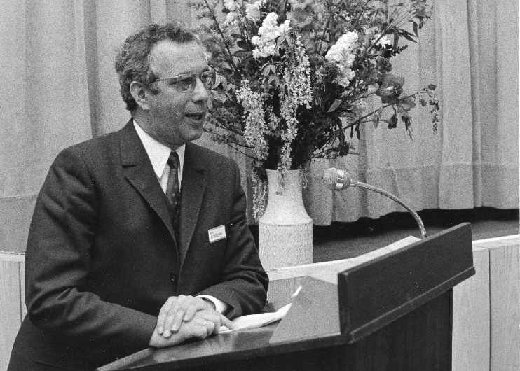 Günter Döding während einer Ansprache, 25. Mai 1971.