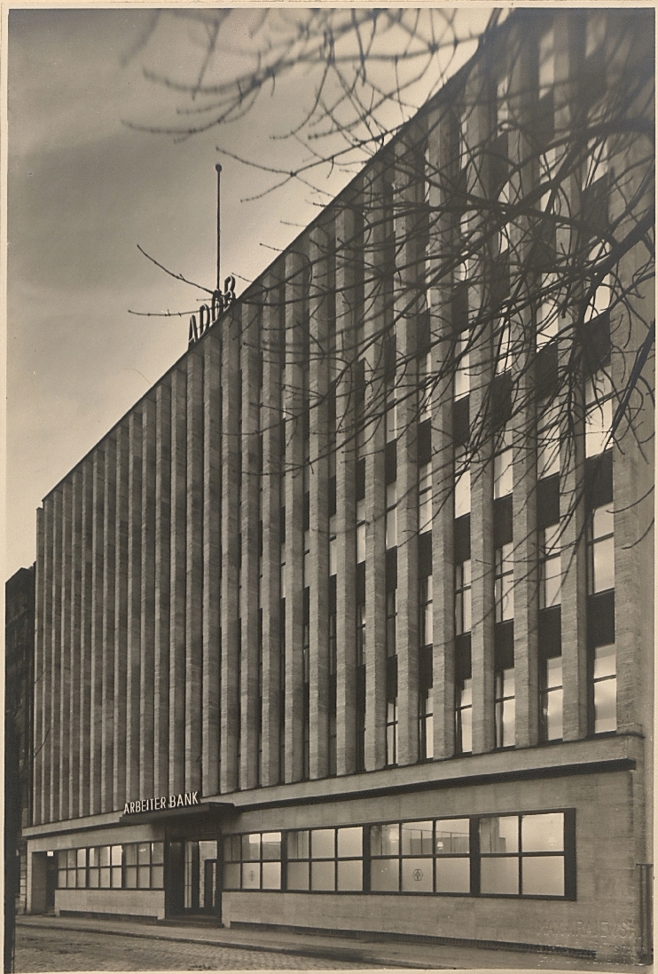 Außenansicht der Zentrale der Bank der Arbeiter, Angestellten und Beamten AG in Berlin, Wallstraße, 1927.
